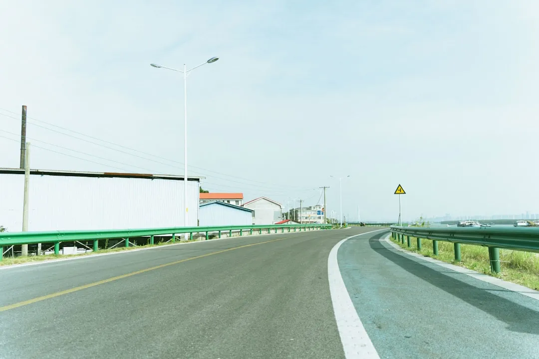 海南建筑工程管材选型指南：PVC与PE管在市政项目中的应用对比