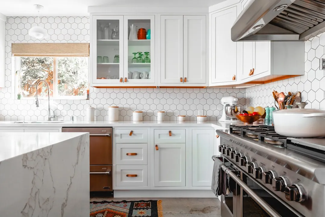 涂料与装饰材料在华南潮湿环境下的应用策略与案例