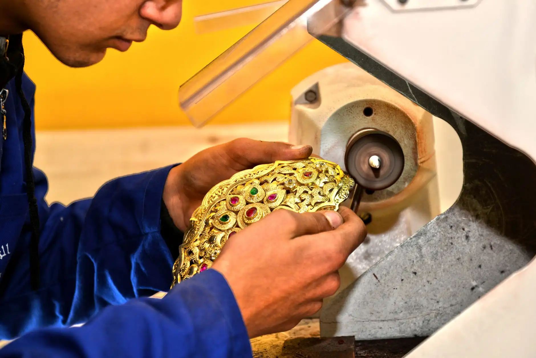华南地区涂料选型对比：性能差异与施工应用要点