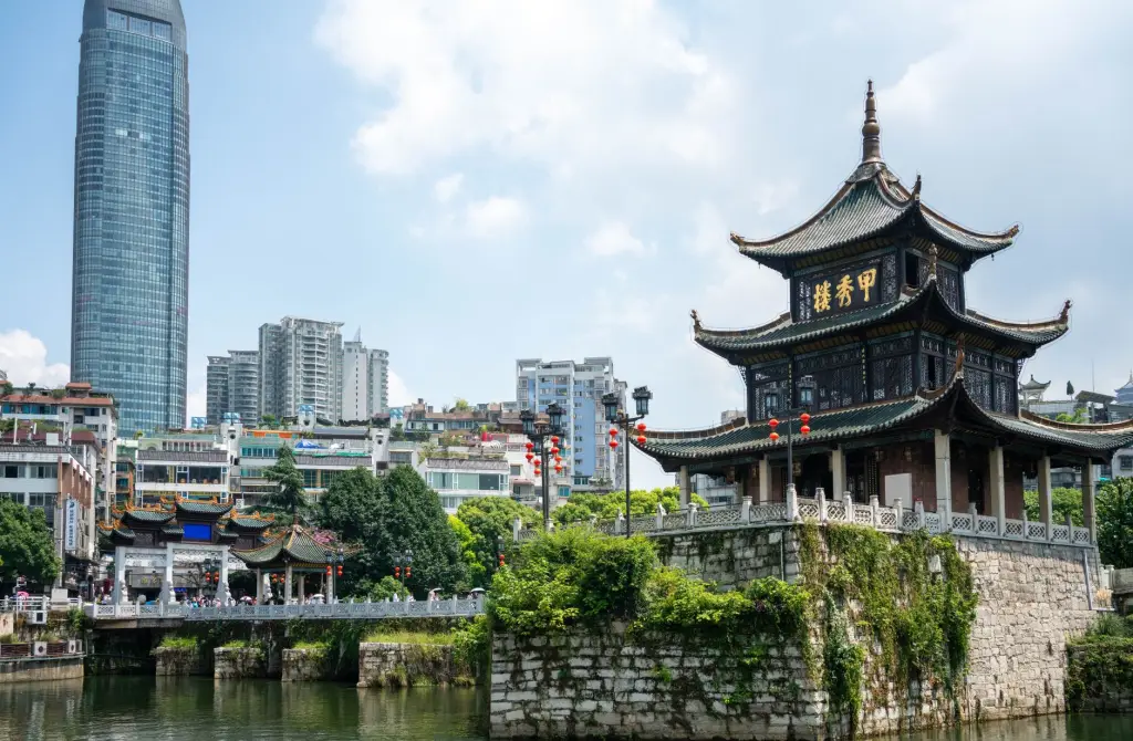 海南建筑装饰材料选型对比：管材与涂料搭配应用要点
